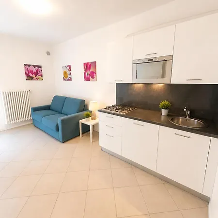 Marina - Agenzia Cocal * Caorle